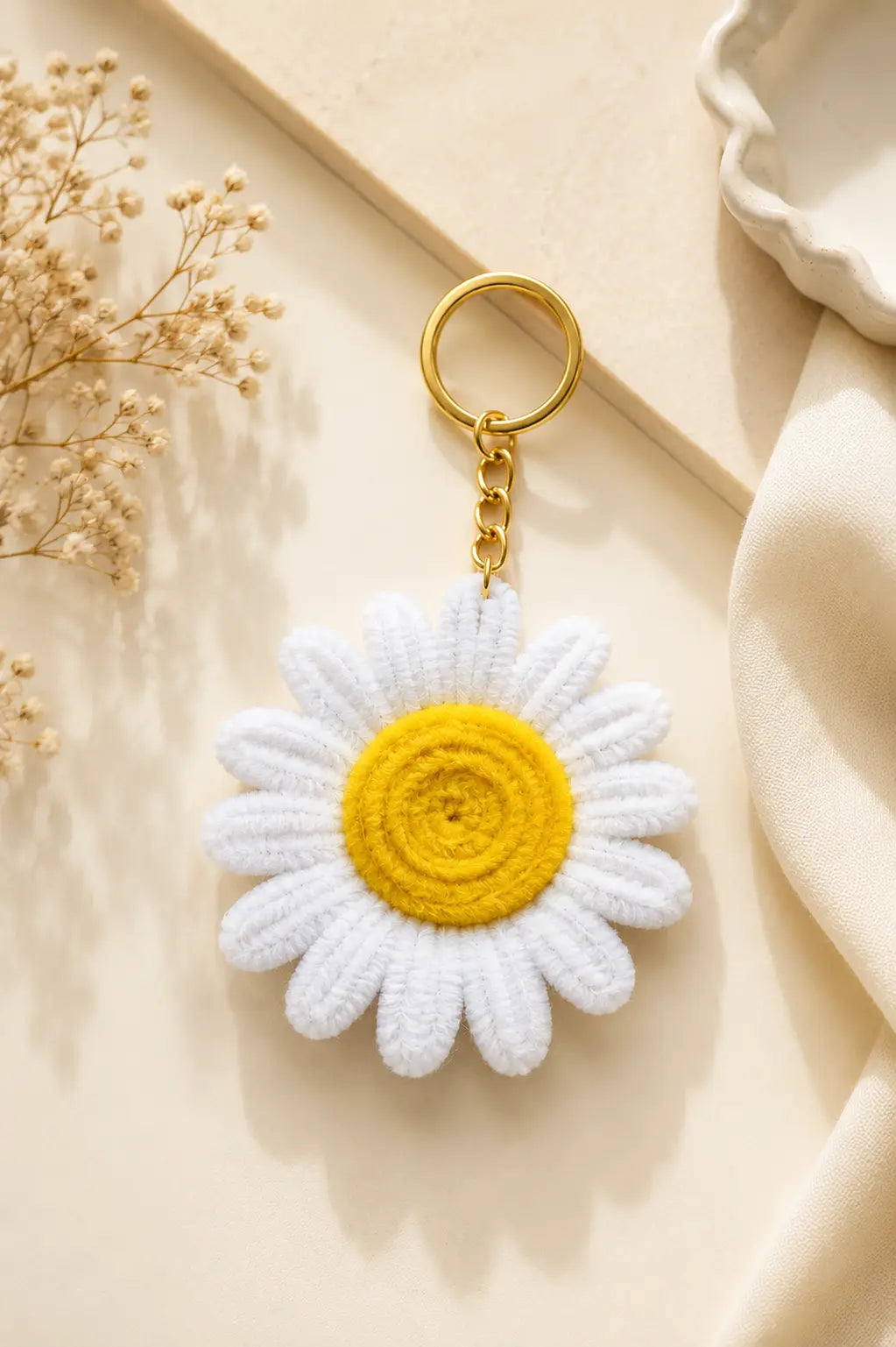 White Daisy Flower Bag Charm | Handmade Floral Keychain – YouLove